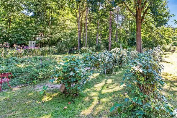 315 E WASHINGTON Street, Howell, MI 48843