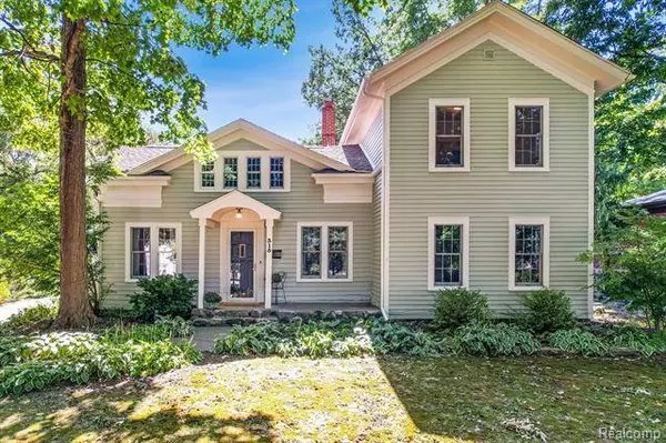 315 E WASHINGTON Street, Howell, MI 48843