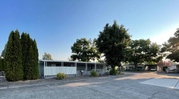 2252 Table Rock RD #SPC 112, Medford, OR 97501