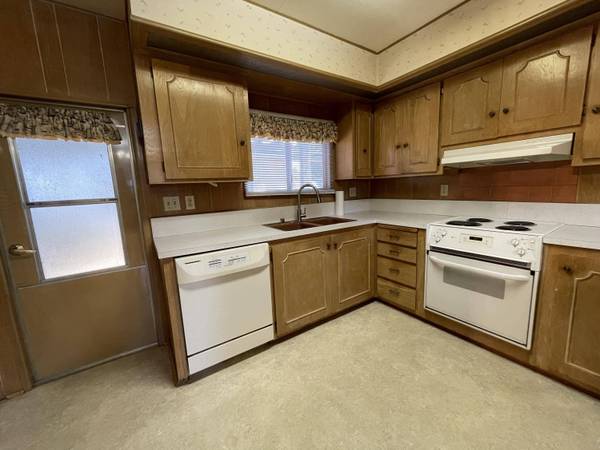 2252 Table Rock RD #SPC 112, Medford, OR 97501