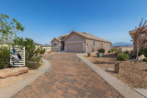 2261 S Tonaquint DR #32, St George, UT 84770