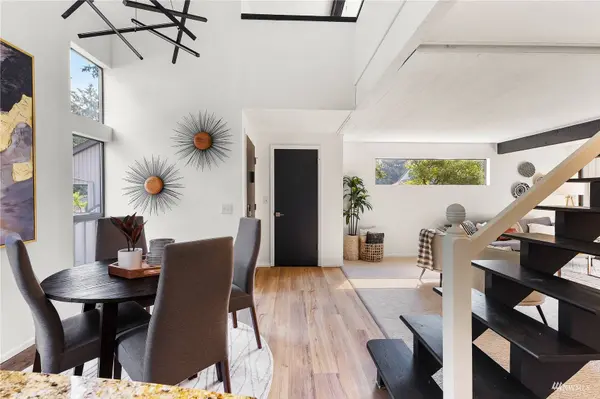 10905 NE 35th PL #20-2, Bellevue, WA 98004