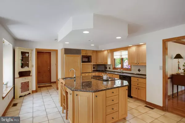 28 KELLY DR, Marlton, NJ 08053