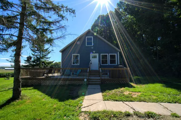 9452 County 105 RD NW, Pine Island, MN 55963