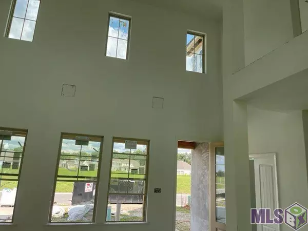 58900 APRIL LN, Plaquemine, LA 70764