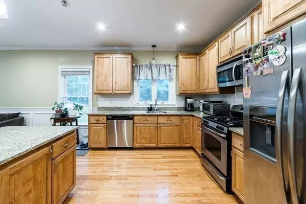 181 Chestnut St #6, Foxboro, MA 02035