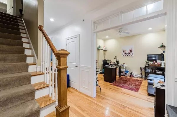 181 Chestnut St #6, Foxboro, MA 02035