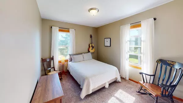 9452 County 105 RD NW, Pine Island, MN 55963