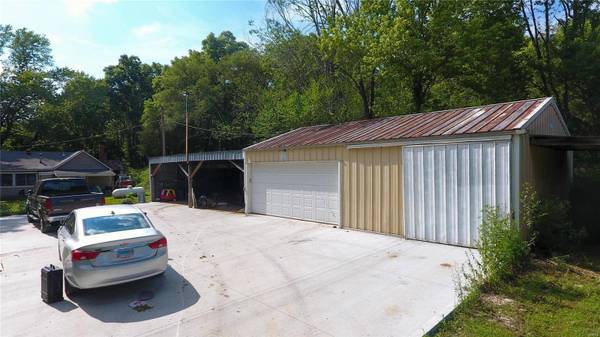 15275 Shipman RD, Carlinville, IL 62626