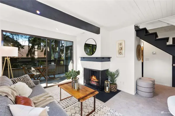 10905 NE 35th PL #20-2, Bellevue, WA 98004