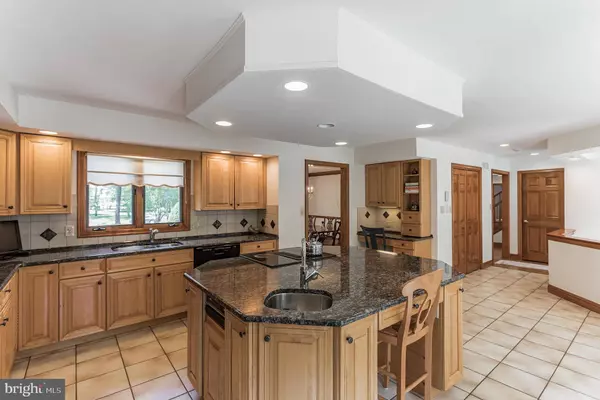 28 KELLY DR, Marlton, NJ 08053