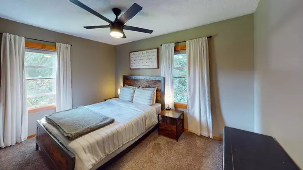 9452 County 105 RD NW, Pine Island, MN 55963