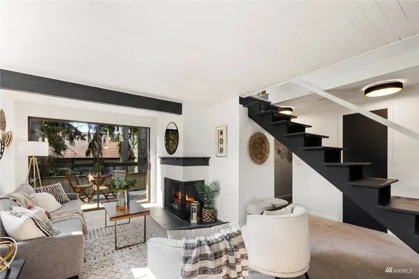 10905 NE 35th PL #20-2, Bellevue, WA 98004