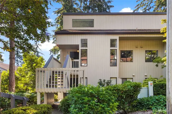 10905 NE 35th PL #20-2, Bellevue, WA 98004