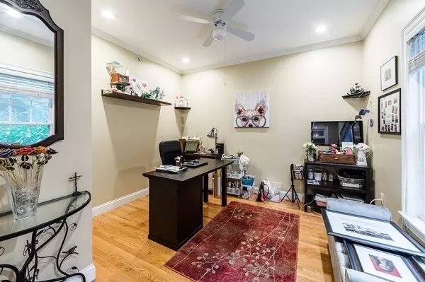 181 Chestnut St #6, Foxboro, MA 02035