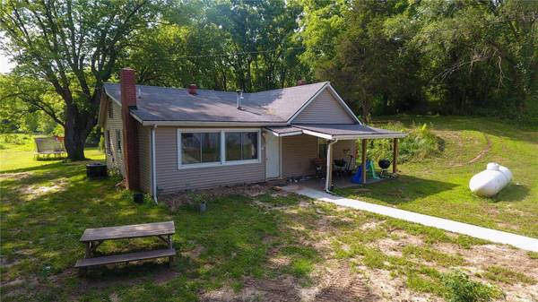 15275 Shipman RD, Carlinville, IL 62626