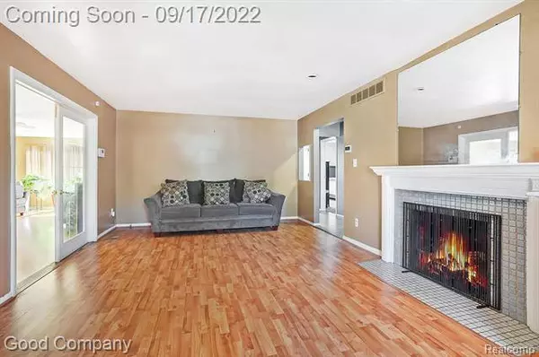 27754 RED LEAF Lane, Southfield, MI 48076