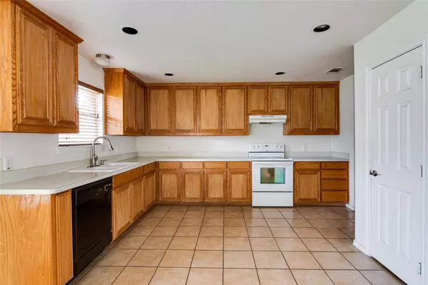 133 Parkview Drive, Saginaw, TX 76179