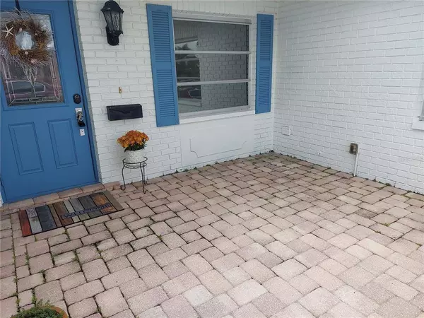 6595 GREEN VALLEY DR, Largo, FL 33777