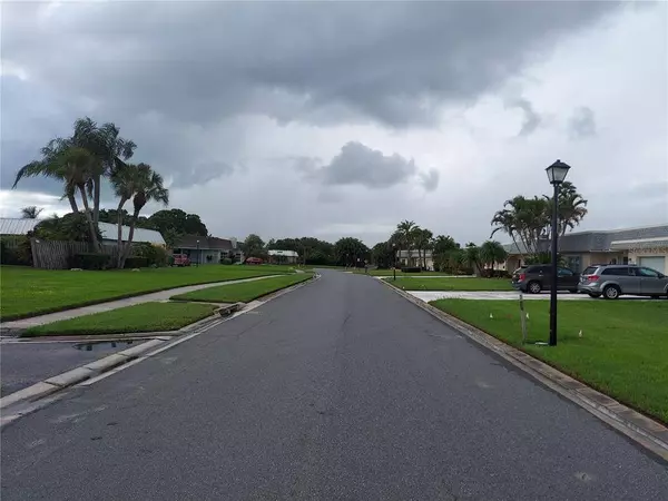 6595 GREEN VALLEY DR, Largo, FL 33777