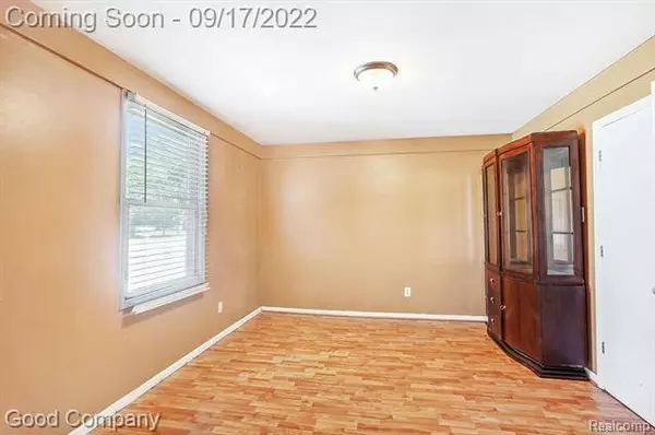 27754 RED LEAF Lane, Southfield, MI 48076