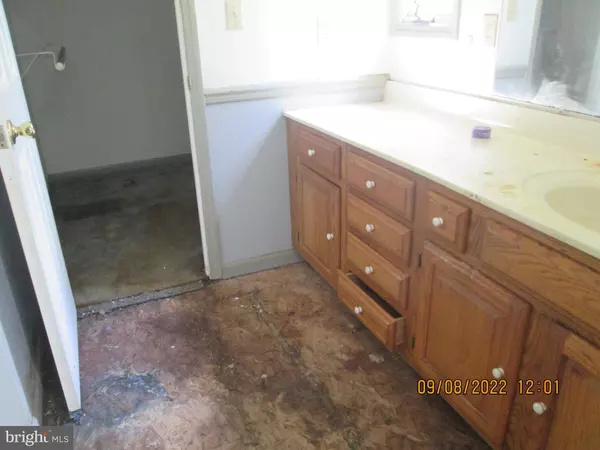 10473 HEDGESVILLE RD, Hedgesville, WV 25427