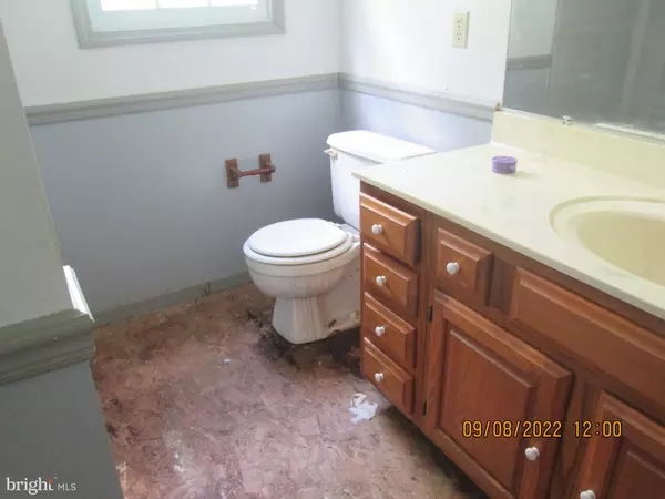 10473 HEDGESVILLE RD, Hedgesville, WV 25427