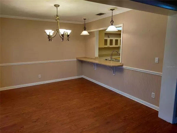 6595 GREEN VALLEY DR, Largo, FL 33777