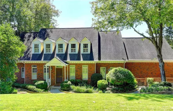 4070 Runnymede DR SW, Lilburn, GA 30047