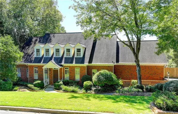 4070 Runnymede DR SW, Lilburn, GA 30047