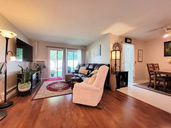 304 N Carter ST #103, Palatine, IL 60067