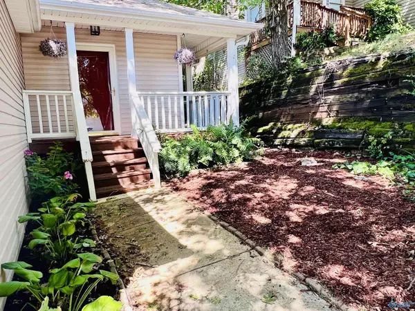 517 Farmingdale Road SE, Huntsville, AL 35803