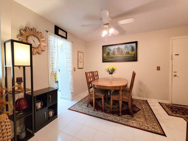 304 N Carter ST #103, Palatine, IL 60067