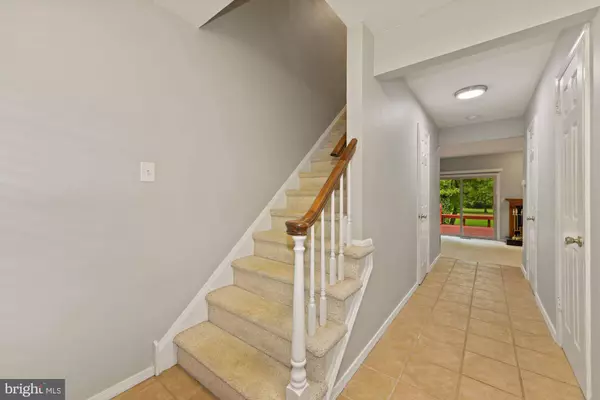 89 FARNWOOD RD, Mount Laurel, NJ 08054