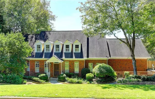 4070 Runnymede DR SW, Lilburn, GA 30047