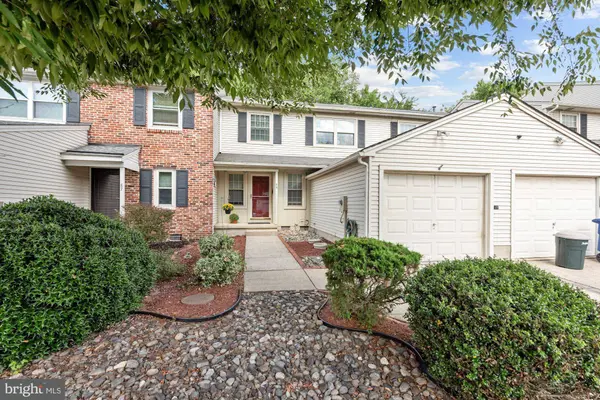 89 FARNWOOD RD, Mount Laurel, NJ 08054