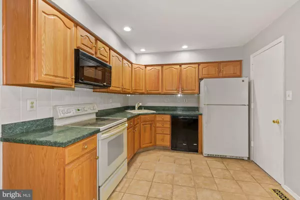 89 FARNWOOD RD, Mount Laurel, NJ 08054