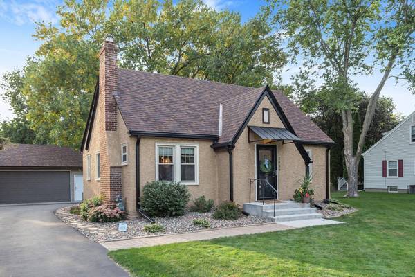 1039 Mary ST N, Maplewood, MN 55119