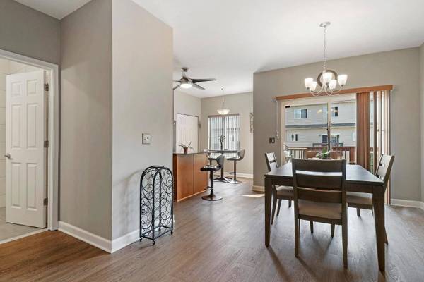 1743 Fredericksburg LN, Aurora, IL 60503