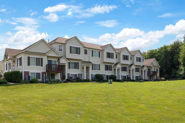 1743 Fredericksburg LN