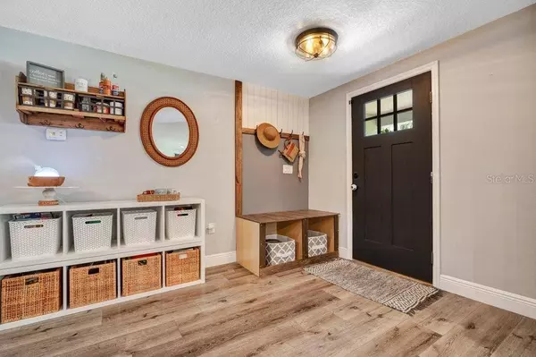 325 COLOMBA RD, Debary, FL 32713