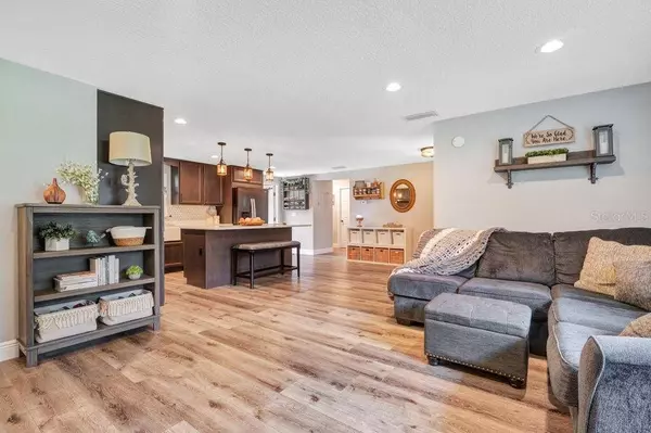 325 COLOMBA RD, Debary, FL 32713