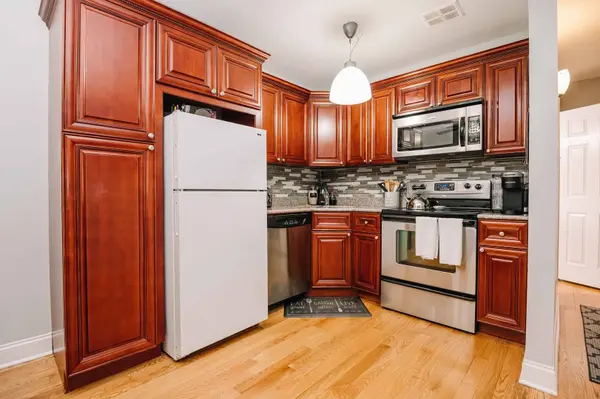 10213 S 86th Terrace #3-303, Palos Hills, IL 60465