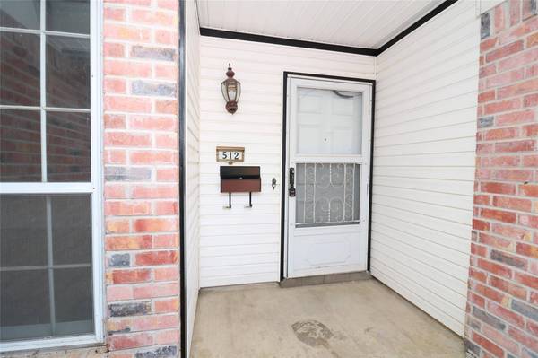 512 Sussex Drive, Arlington, TX 76014