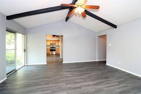 512 Sussex Drive, Arlington, TX 76014