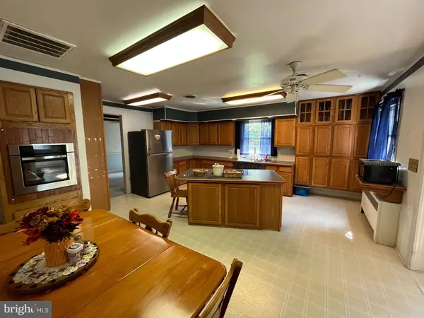 151 WHEATLAND ST, Martinsburg, WV 25405