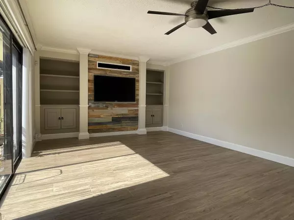 201 Lake Arbor DR, Palm Springs, FL 33461