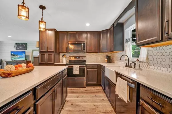 325 COLOMBA RD, Debary, FL 32713