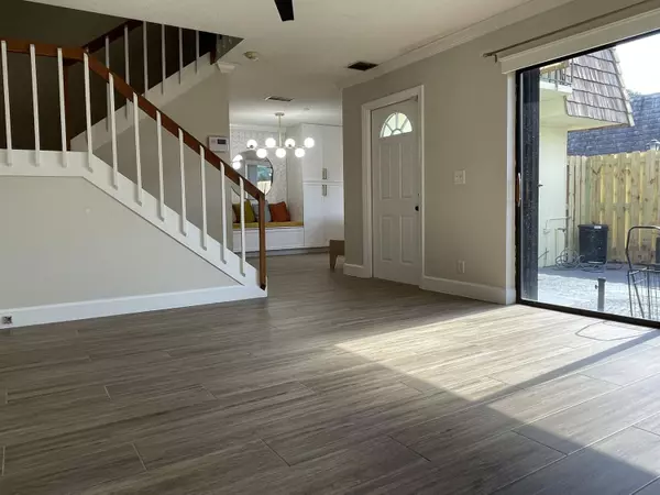 201 Lake Arbor DR, Palm Springs, FL 33461