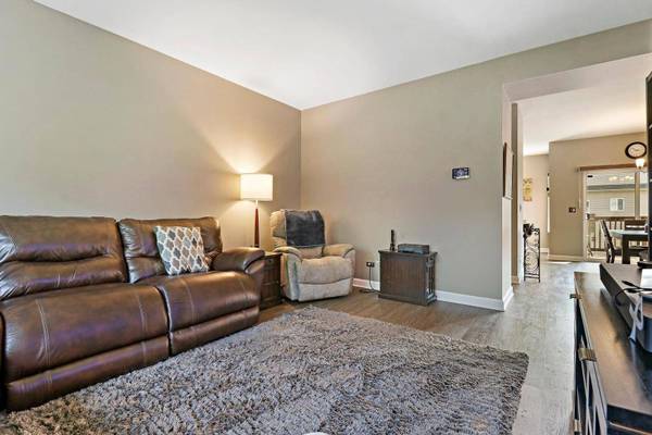 1743 Fredericksburg LN, Aurora, IL 60503